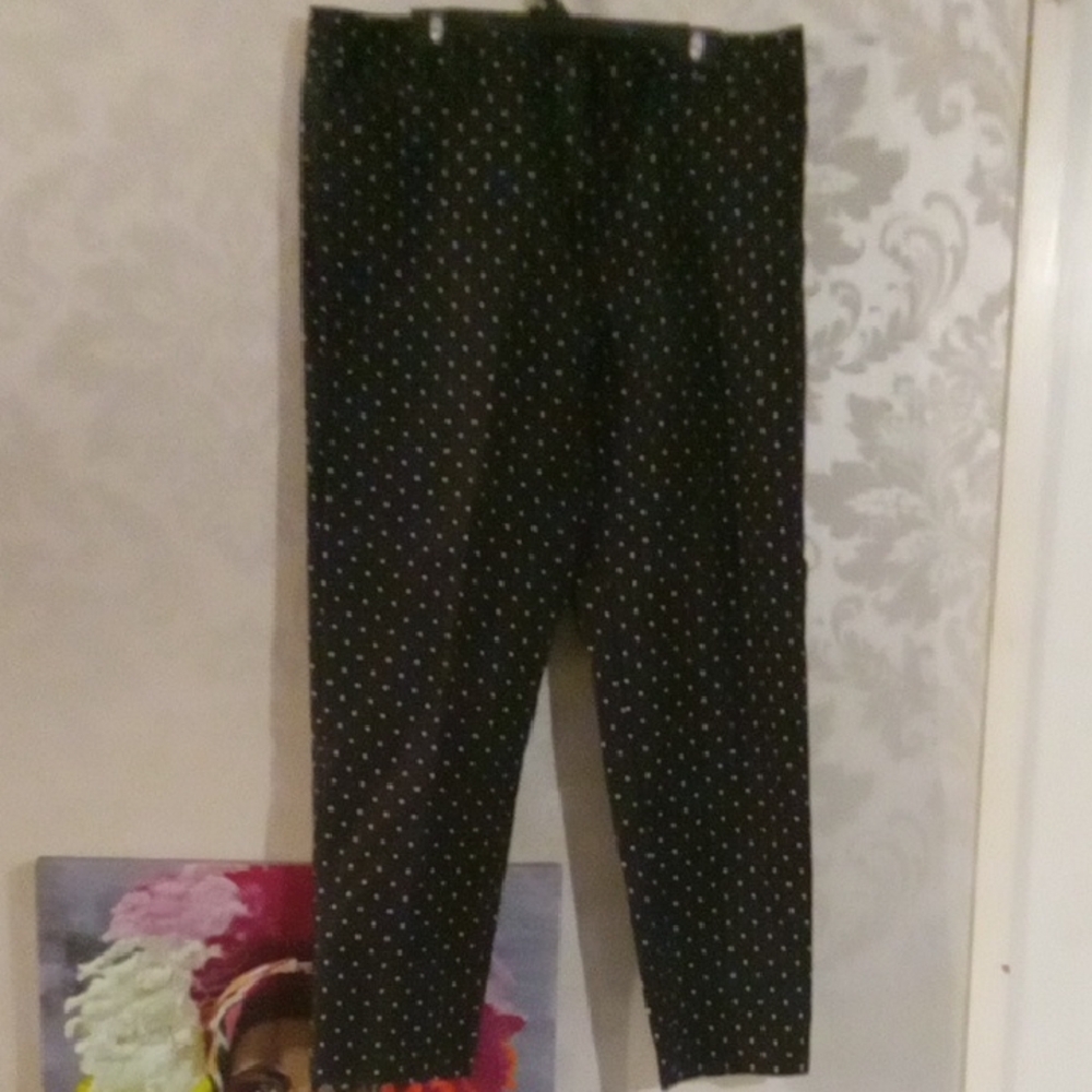 Liz Claiborne Black Cropped Pantswith White Dots
